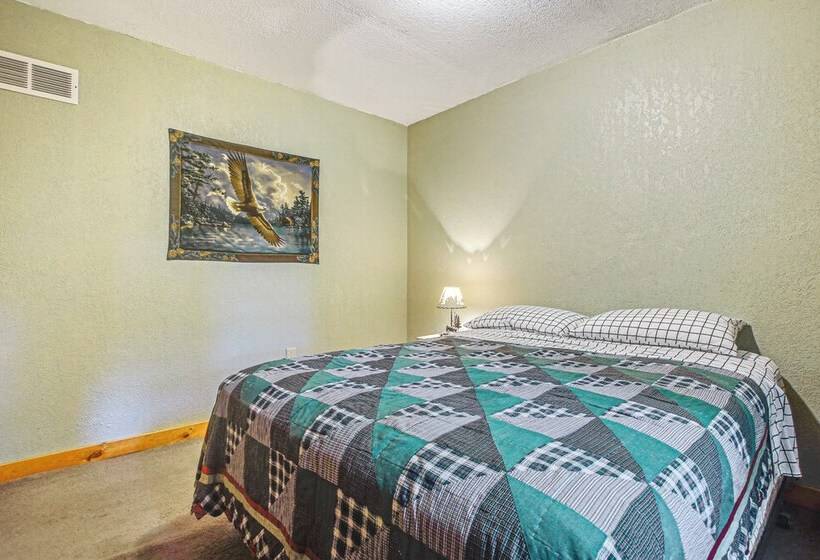 Peaceful Wautoma Retreat W/ Deck On 10 Acres!