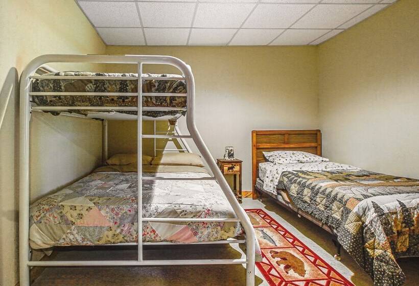 Peaceful Wautoma Retreat W/ Deck On 10 Acres!