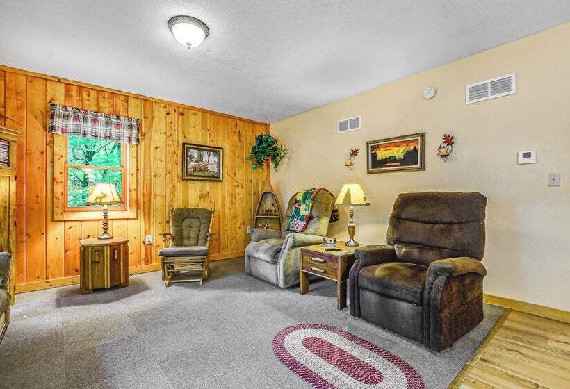 Peaceful Wautoma Retreat W/ Deck On 10 Acres!