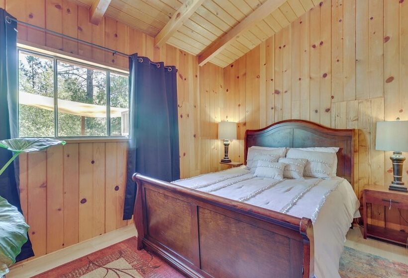 Peaceful Wooden Cabin, 2 Mi To Bass Lake!