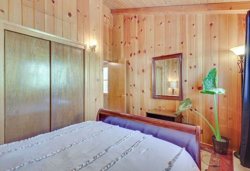 Peaceful Wooden Cabin, 2 Mi To Bass Lake!