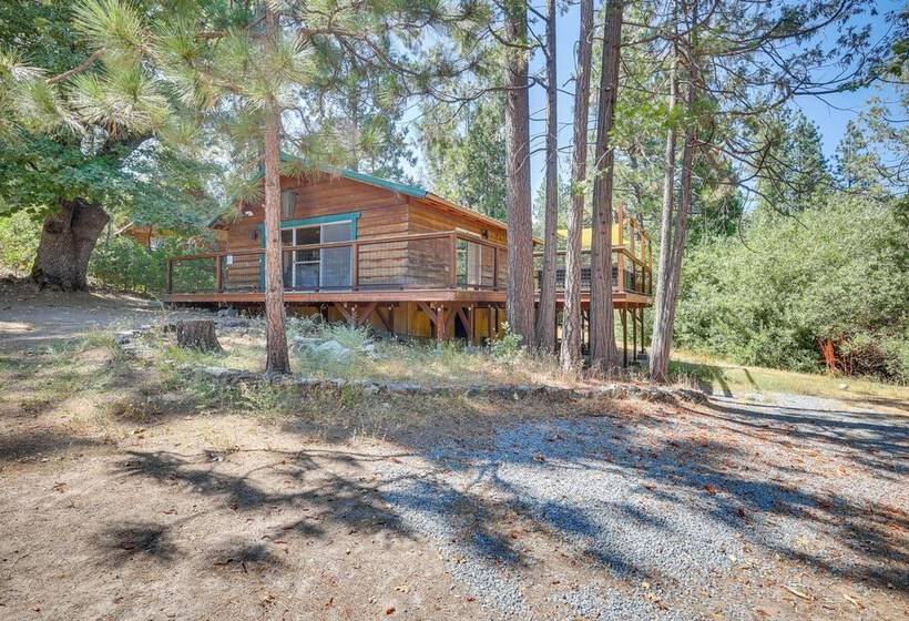 Peaceful Wooden Cabin, 2 Mi To Bass Lake!
