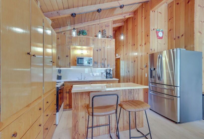 Peaceful Wooden Cabin, 2 Mi To Bass Lake!