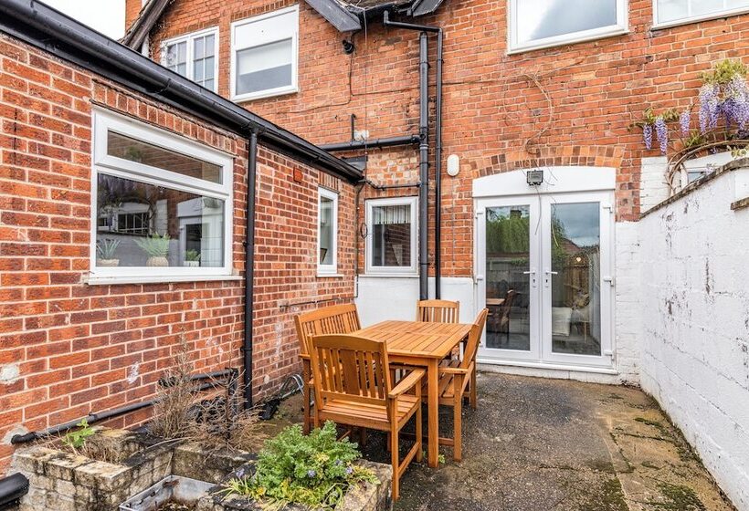 פנסיון Dovecote House