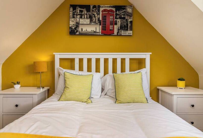 פנסיון Dovecote House