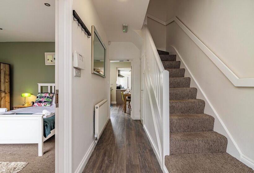 פנסיון Dovecote House