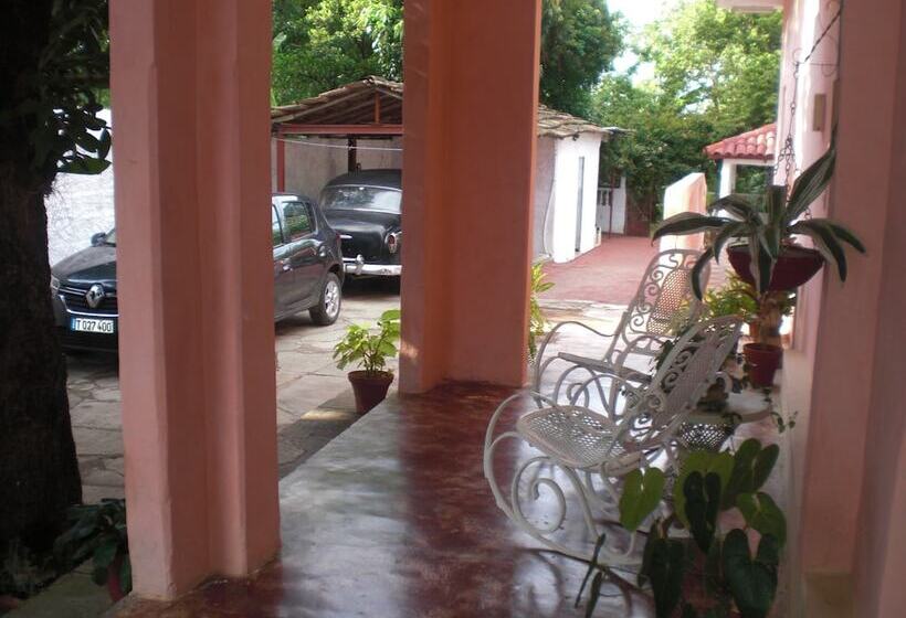 پانسیون Hostal Sol