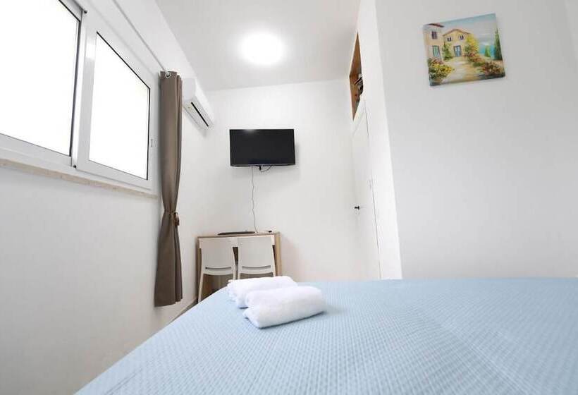 ペンション Room In Apartment   Terrasinipalermovacation For 2 Guests New