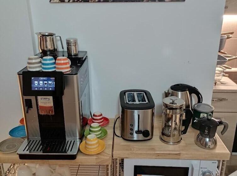 ペンション Room In Apartment   Terrasinipalermovacation For 4 Guests New