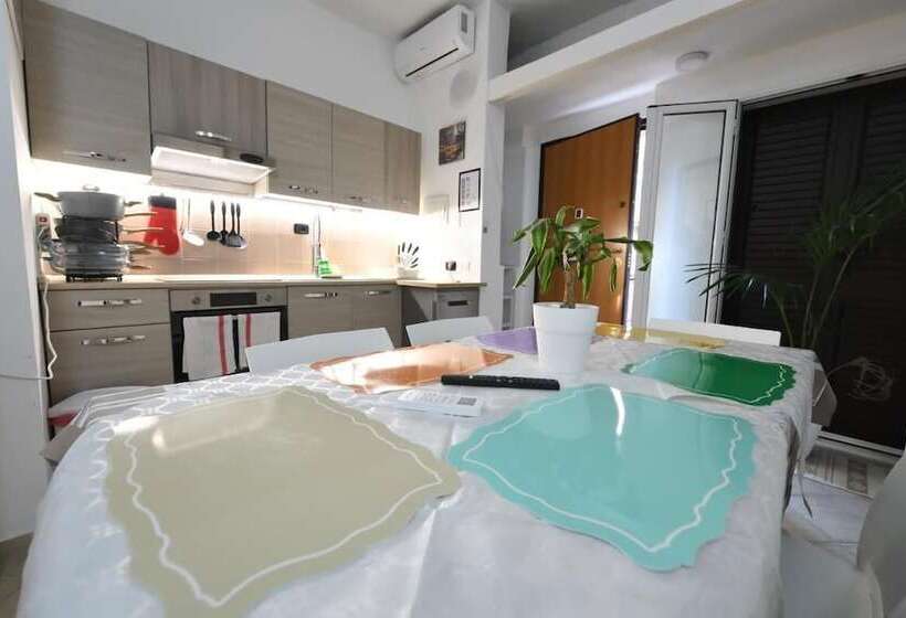 ペンション Room In Apartment   Terrasinipalermovacation For 4 Guests New