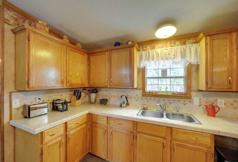 Pet Friendly Blanco Home W/ Private Deck!