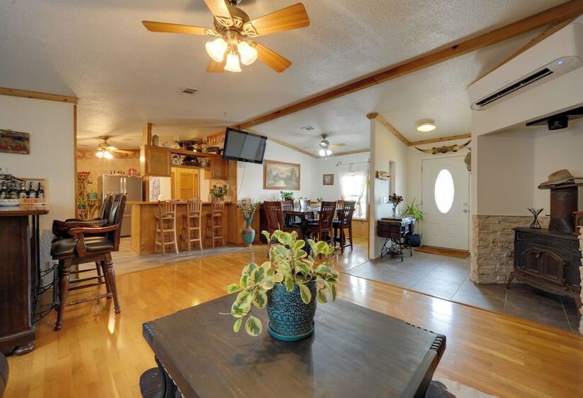 Pet Friendly Blanco Home W/ Private Deck!