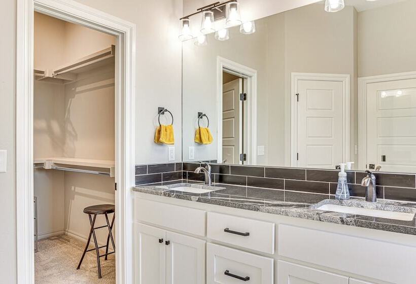 Pet Friendly Elgin Retreat W/ Patio, Grill & Yard!