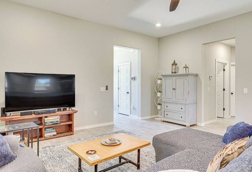 Pet Friendly Elgin Retreat W/ Patio, Grill & Yard!