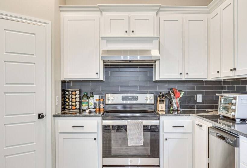 Pet Friendly Elgin Retreat W/ Patio, Grill & Yard!