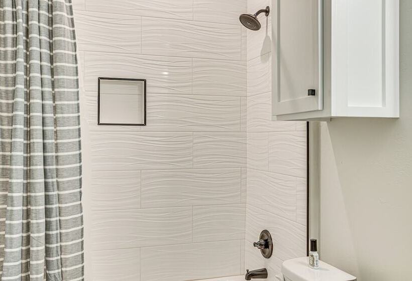 Pet Friendly Elgin Retreat W/ Patio, Grill & Yard!