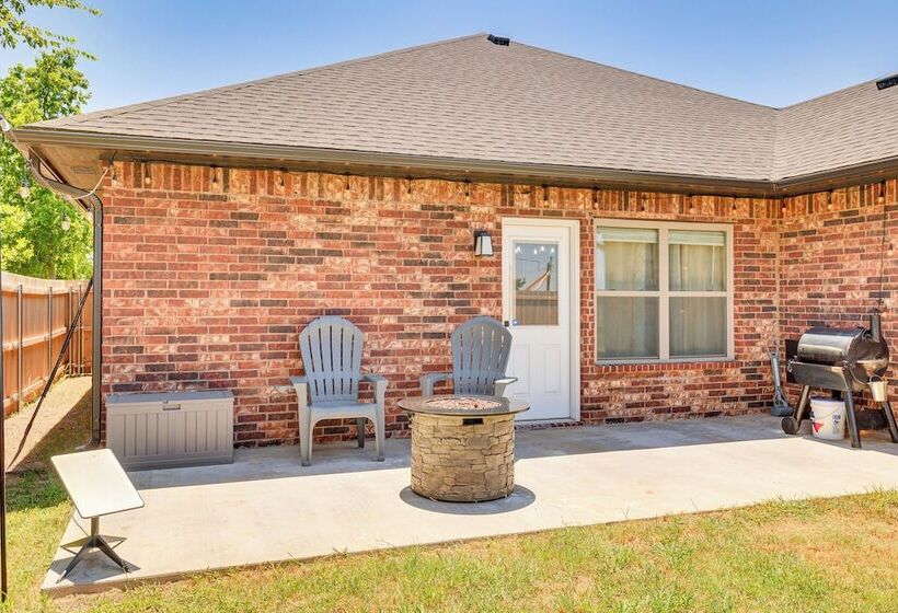 Pet Friendly Elgin Retreat W/ Patio, Grill & Yard!