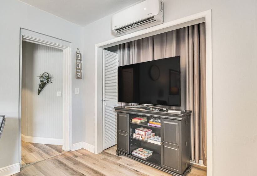 Pet Friendly Largo Duplex W/ Patio!