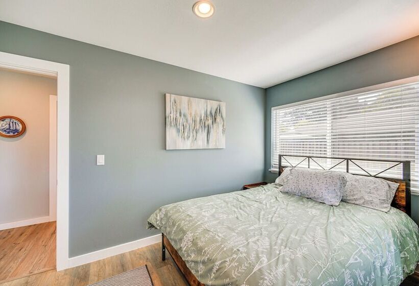 Pet Friendly Moclips Home: Walk To Mocrocks Beach!