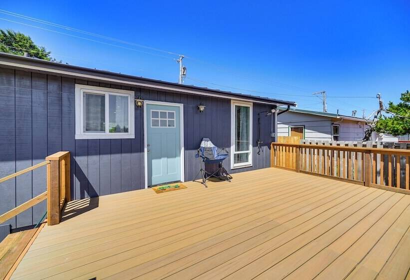 Pet Friendly Moclips Home: Walk To Mocrocks Beach!