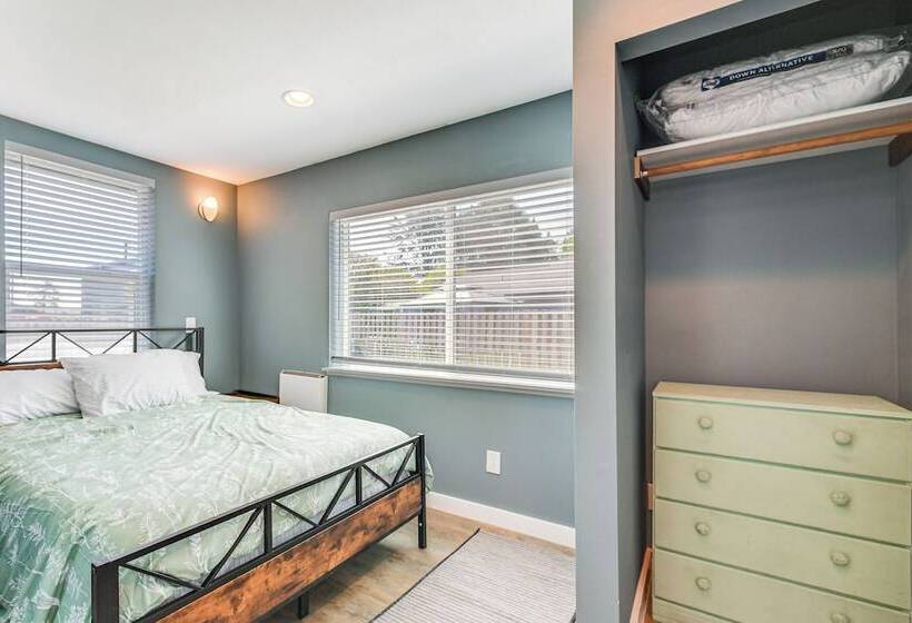 Pet Friendly Moclips Home: Walk To Mocrocks Beach!