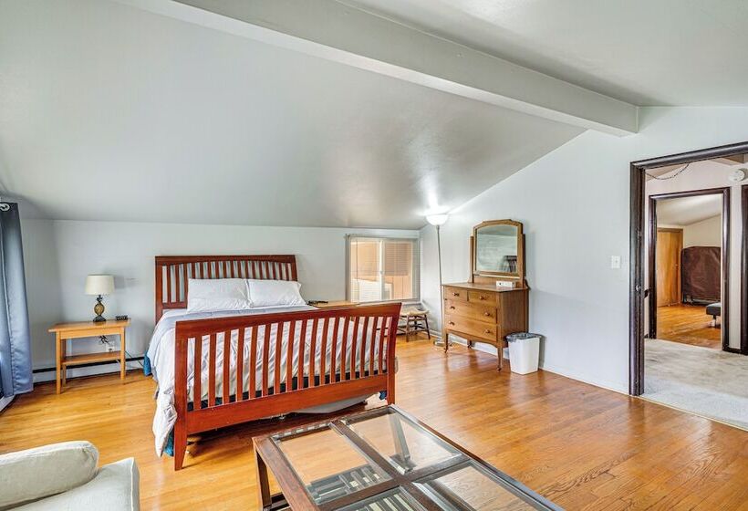 Pet Friendly Rockford Home Near Skiing & Hiking!