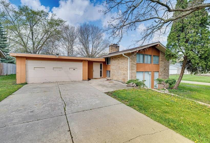 Pet Friendly Rockford Home Near Skiing & Hiking!