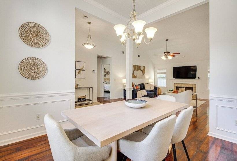 Pet Friendly Savannah Home W/ Cozy Fireplace!