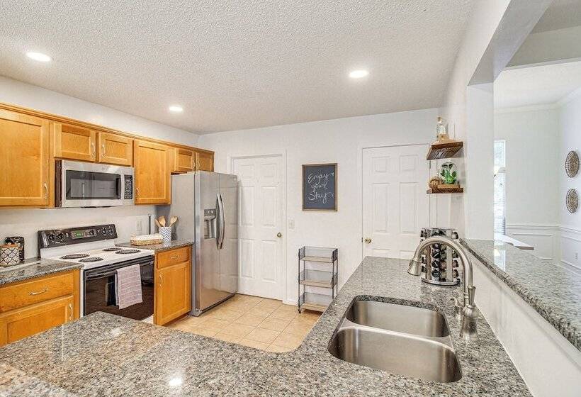 Pet Friendly Savannah Home W/ Cozy Fireplace!