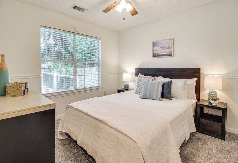 Pet Friendly Savannah Home W/ Cozy Fireplace!