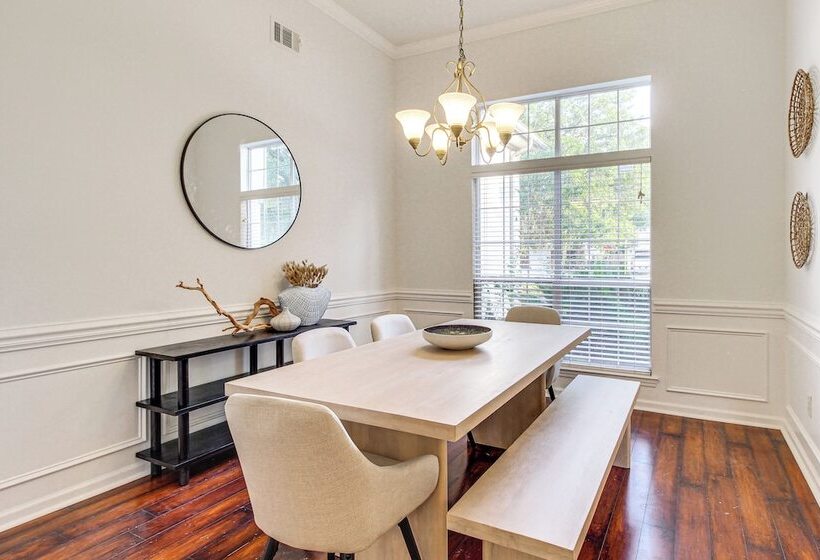 Pet Friendly Savannah Home W/ Cozy Fireplace!