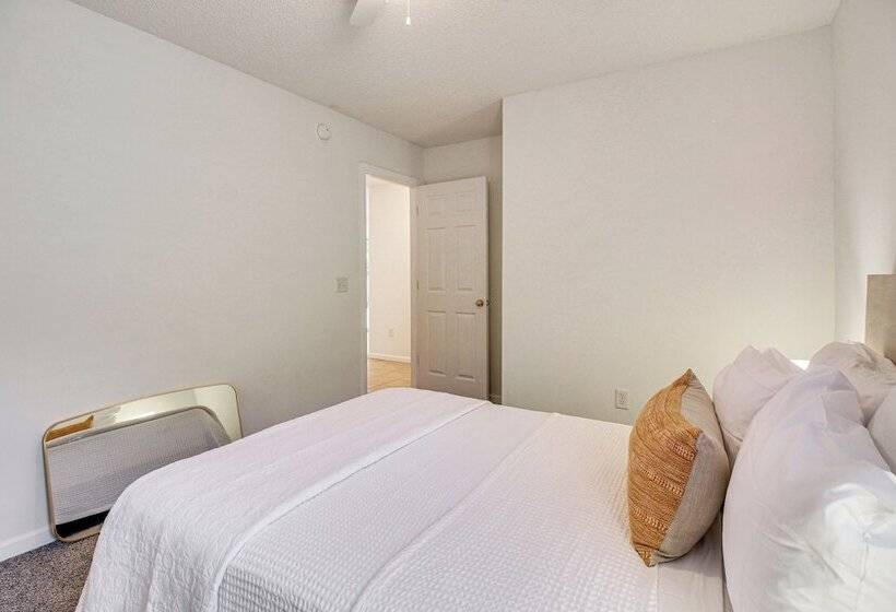 Pet Friendly Savannah Home W/ Cozy Fireplace!