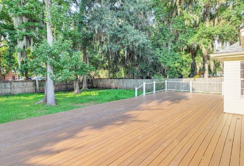 Pet Friendly Savannah Home W/ Cozy Fireplace!