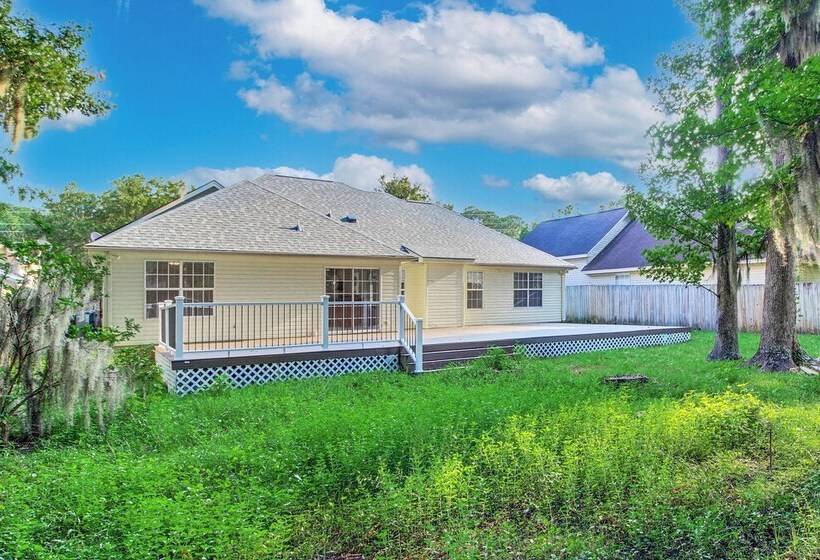 Pet Friendly Savannah Home W/ Cozy Fireplace!