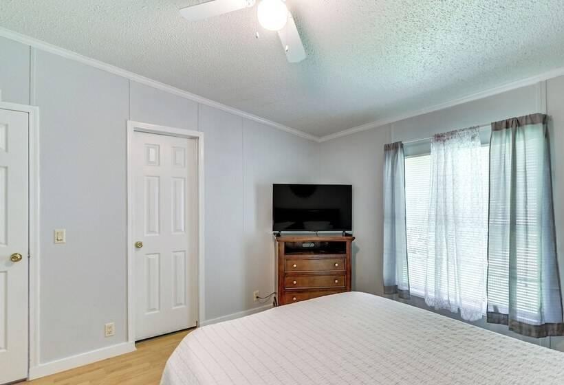 Pet Friendly Sparta Retreat: Boat Dock & Fire Pit!