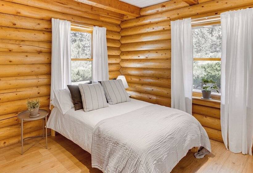 Deck & Pool Access: Pine Mountain Club Cabin!