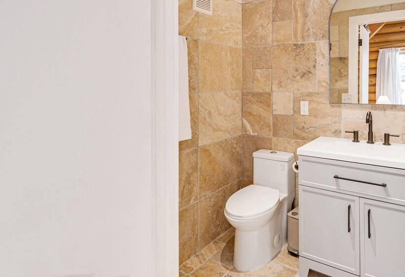 Deck & Pool Access: Pine Mountain Club Cabin!