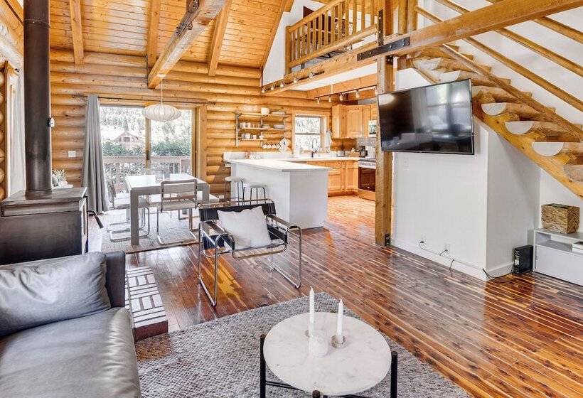 Deck & Pool Access: Pine Mountain Club Cabin!