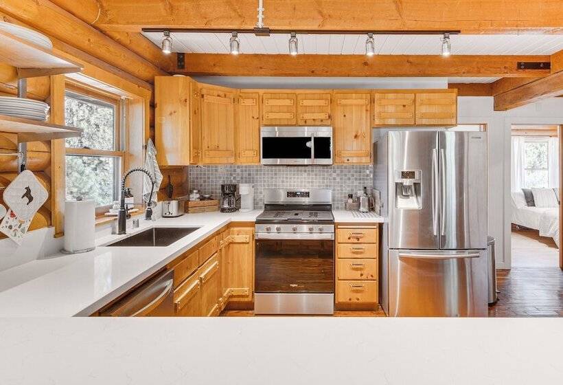 Deck & Pool Access: Pine Mountain Club Cabin!