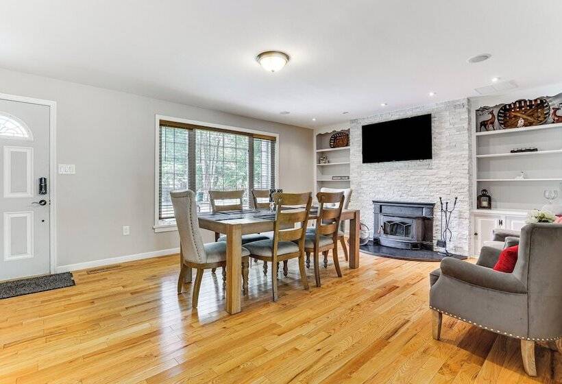 Pocono Summit Home W/ Hot Tub ~ 4 Mi To Kalahari!