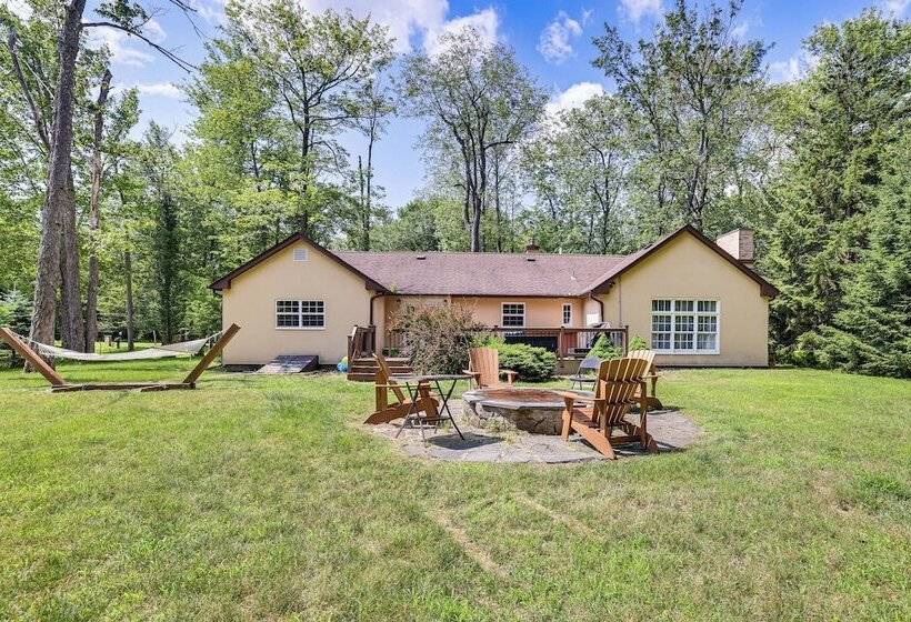 Pocono Summit Home W/ Hot Tub ~ 4 Mi To Kalahari!
