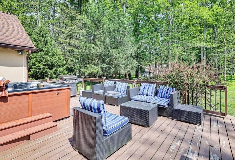 Pocono Summit Home W/ Hot Tub ~ 4 Mi To Kalahari!