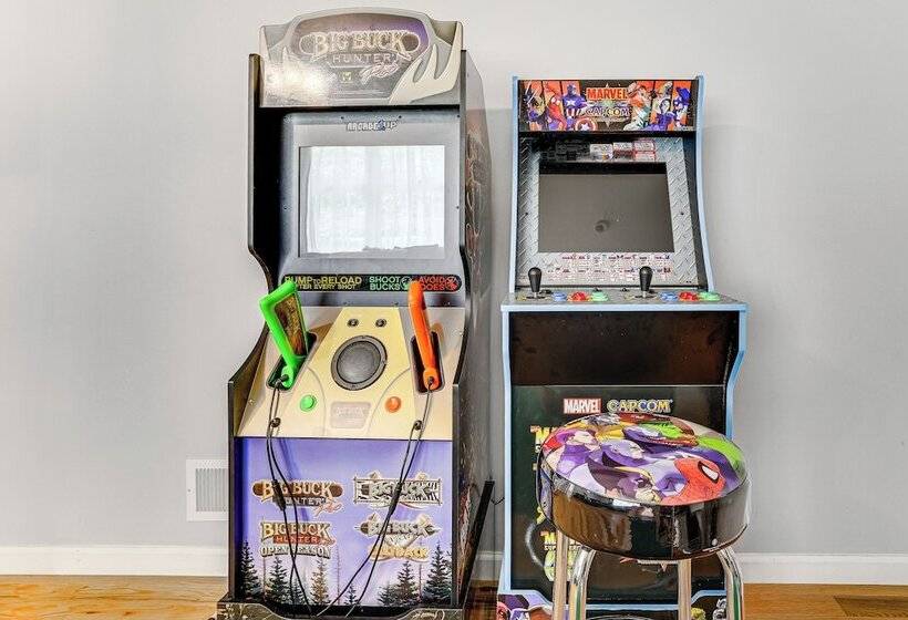 Pocono Summit Home W/ Hot Tub ~ 4 Mi To Kalahari!