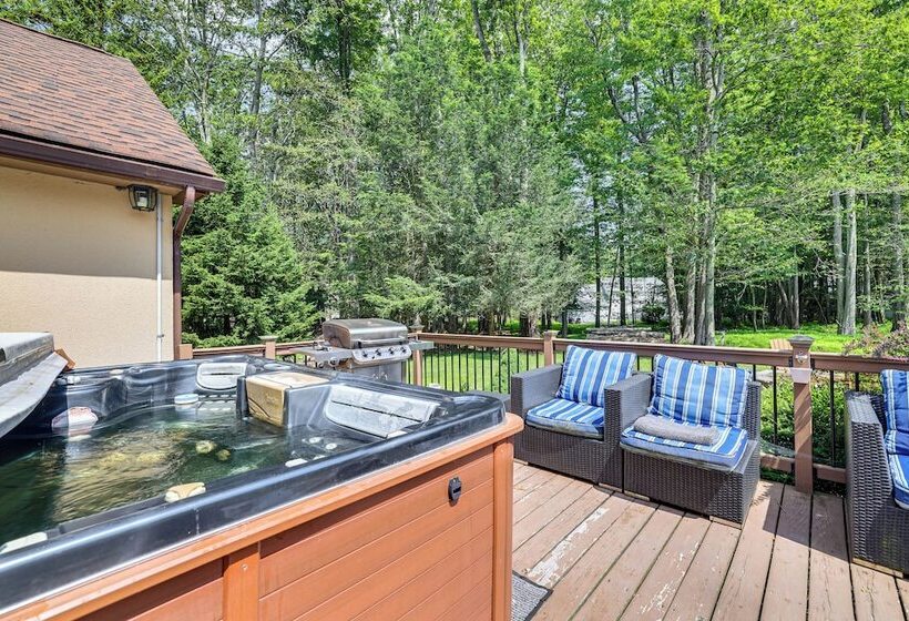 Pocono Summit Home W/ Hot Tub ~ 4 Mi To Kalahari!