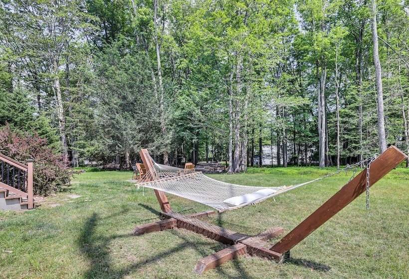 Pocono Summit Home W/ Hot Tub ~ 4 Mi To Kalahari!
