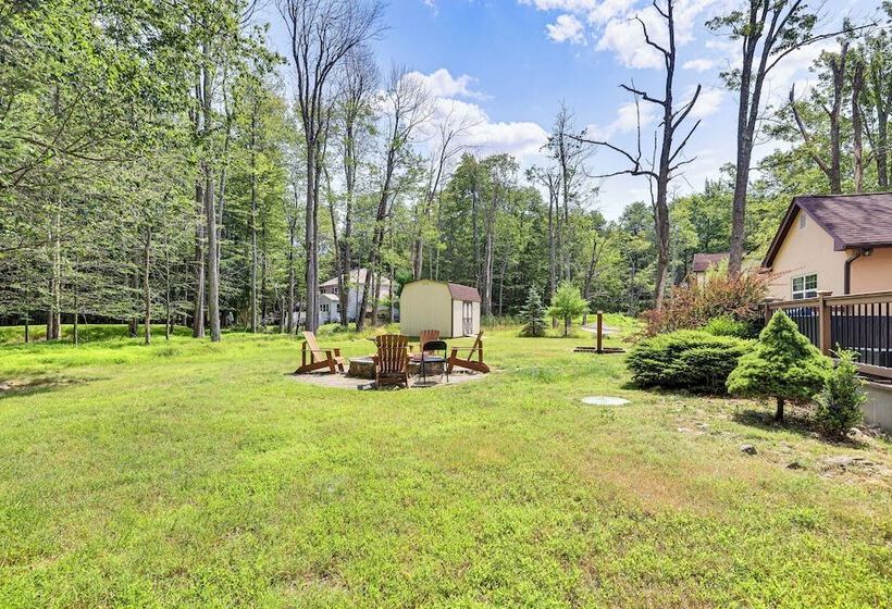 Pocono Summit Home W/ Hot Tub ~ 4 Mi To Kalahari!