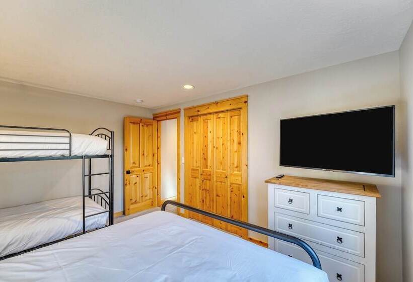 Quail By Avantstay Great Location + Game Room, Hot Tub, & Deck!