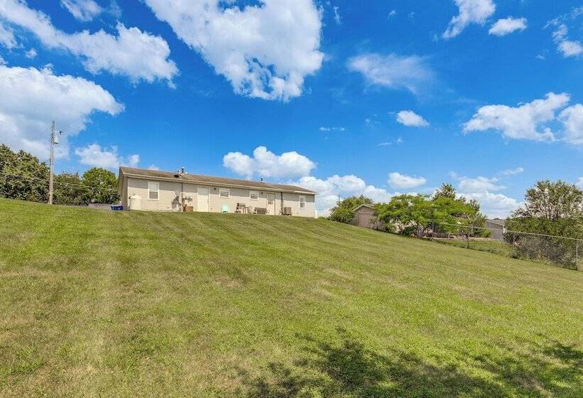 Quiet Dry Ridge Home W/ Yard   Near Ark Encounter!