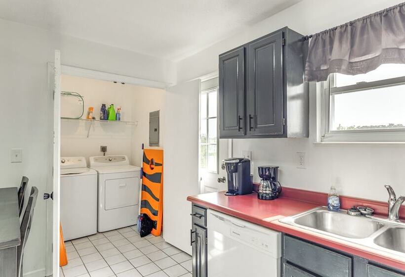 Quiet Dry Ridge Home W/ Yard   Near Ark Encounter!