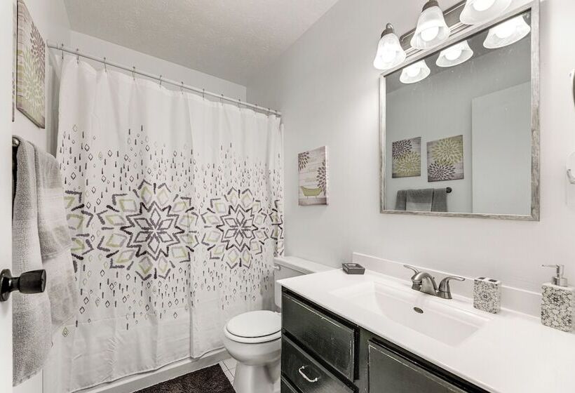 Quiet Dry Ridge Home W/ Yard   Near Ark Encounter!